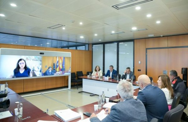 La Consejería de Presidencia y la FECAM repasan los asuntos de seguridad y justicia en el ámbito local