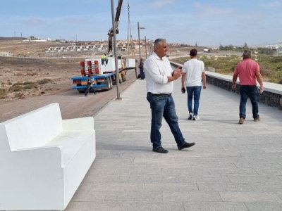 Fuerteventura: Se culmina la obra emblem&aacute;tica de la avenida mar&iacute;tima con la instalaci&oacute;n del mobiliario urbano en Puerto del Rosario