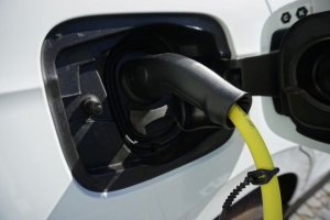 Transición Ecológica destina 24 millones a puntos de recarga públicos y a la electrificación del sector del taxi