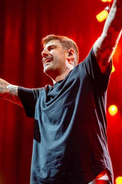 Melendi brilla en Tenerife con su gira &lsquo;20 a&ntilde;os sin noticias&rsquo;