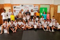 Aridany Romero visita el evento de clausura del campus de iniciaci&oacute;n de menores a la pr&aacute;ctica del boxeo