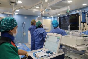 El Hospital Molina Orosa implanta con éxito el primer marcapasos sin cable