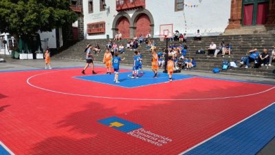 Medio centenar de jóvenes estrenan el baloncesto 3×3 en los Campeonatos de Canarias en Edad Escolar