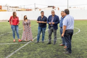 El campo de fútbol 7 de El Matorral estrena cinco torretas de iluminación y nueva instalación eléctrica