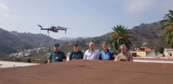 Teror: Un dron vigilará Teror desde el aire en la Romería y Día del Pino