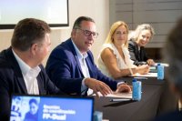 Poli Su&aacute;rez se re&uacute;ne con el empresariado para acelerar la implantaci&oacute;n de la FP Dual