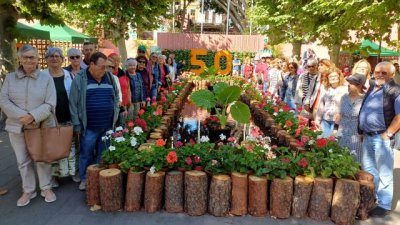 Guía: El Centro de Mayores de Guía descubre la riqueza histórica y botánica de Santa Brígida en su última excursión