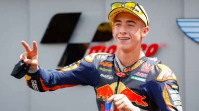 El español Pedro Acosta, 17 años, campeón del mundo de Moto3