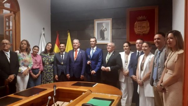 Víctor Hernández (PP) toma posesión como alcalde de La Aldea de San Nicolás