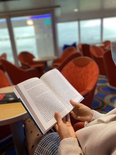 Fred. Olsen Express fomenta la lectura de autores canarios con motivo del D&iacute;a del Libro