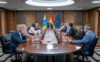 Clavijo pide a la UE más implicación en la crisis migratoria e invita a Von der Leyen a viajar a Canarias