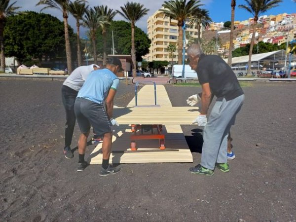La Gomera: San Sebastián mejora el acceso a las playas con la instalación de nuevas pasarelas peatonales