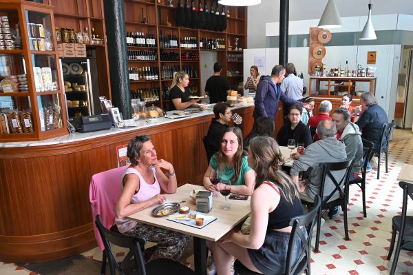 La Bodega de Guía celebra este viernes el Día de Canarias partiendo un queso de cerca de 80 kilos y donando sus ventas al Banco de Alimentos de Las Palmas