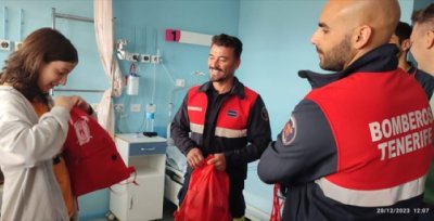 Los niños y niñas del HUC, bomberos por un día