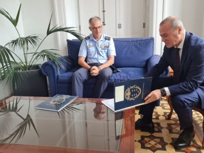 El Alcalde de Las Palmas de Gran Canaria mantiene un encuentro con el jefe del Mando A&eacute;reo de Canarias