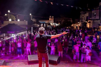 Agaete: El tributo oficial de Manuel Carrasco ha llegado para mover corazones y poner al público a cantar