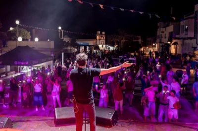 Agaete: El tributo oficial de Manuel Carrasco ha llegado para mover corazones y poner al público a cantar