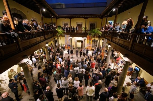 500 personas acuden a la inauguración de la Muestra &#039;Isla de Arte&#039;