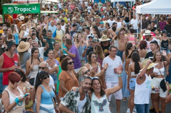 Sardina disfruta de &#039;La Vará del Pescao&#039; y la primera jornada del Festival Sardina Viva