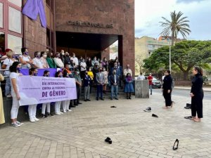 La Gomera: El p&oacute;rtico del edificio del Cabildo acoge este viernes el acto central del 25-N con la lectura de un manifiesto