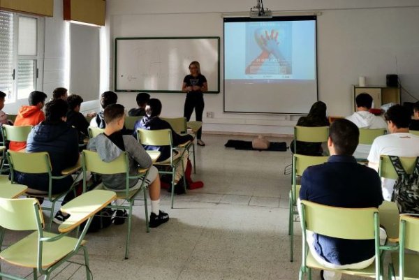 Sanidad forma a más de 1.000 alumnos de primaria y secundaria de Tenerife en primeros auxilios y RCP