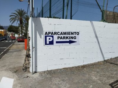 Teror: El Ayuntamiento acondiciona una zona de aparcamiento en Lo Blanco junto a la cancha deportiva