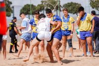 La cantera de la Lucha Canaria se deleita en la Playa del Burrero