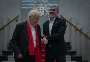 Fernando Clavijo analiza con el Padre Ángel la emergencia humanitaria en Canarias