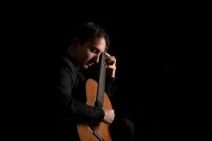 El laureado guitarrista Luis Alejandro Garc&iacute;a ofrece el concierto Ensue&ntilde;o en San Sebasti&aacute;n de La Gomera