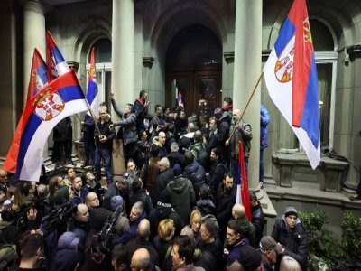 Art&iacute;culo de opini&oacute;n: 'Occidente no est&aacute; contento con las numerosas concesiones de Vucic y quiere control total sobre Serbia'