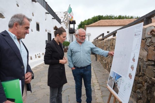 De León visita el municipio de Betancuria para analizar las necesidades de promoción e infraestructura turística