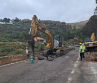 Gáldar: La obra para reconstruir los muros de la subida a Hoya de Pineda avanza y obliga al cierre definitivo al tráfico de la GC-220 a la altura de Los Silos