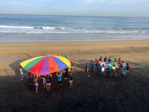 La Playa de Las Canteras, escenario de solidaridad y concienciación medioambiental, por la Acción Social de Sagulpa