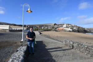 Gáldar: El Ayuntamiento rehabilita las luminarias de la Avenida de Bocabarranco