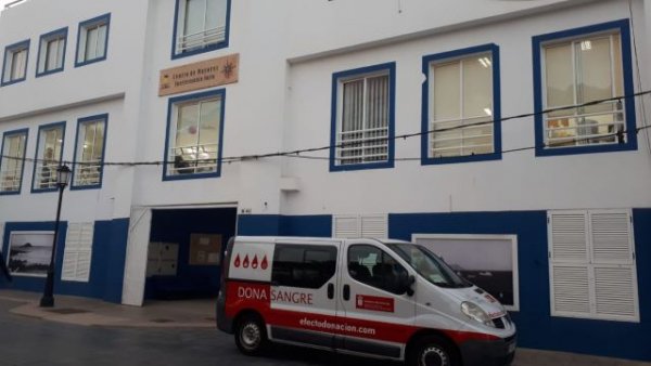 El ICHH instala un punto temporal de donación de sangre en Corralejo