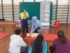 Más de 700 escolares conocen el SUC y se forman en primeros auxilios y masaje cardiaco en Canarias