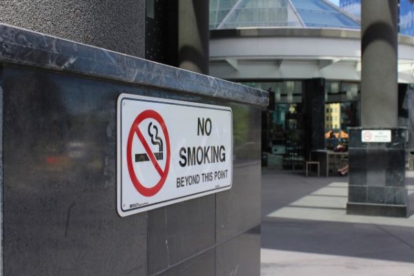 Artículo de Opinión: ¿Será útil la prohibición de fumar en la calle, para que dejemos de hacerlo?