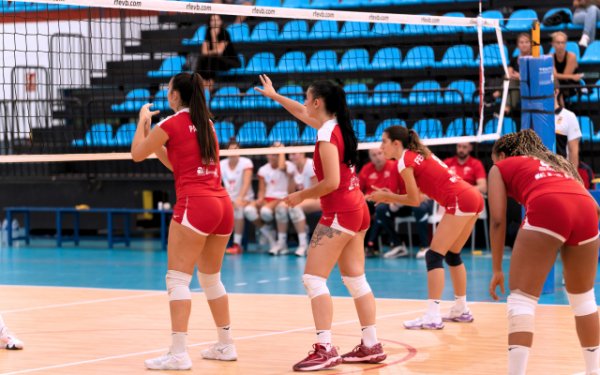 Voleibol Femenino: El Arona LESS4MORE cae en el quinto set contra Voley Playa Madrid pero se aleja del descenso