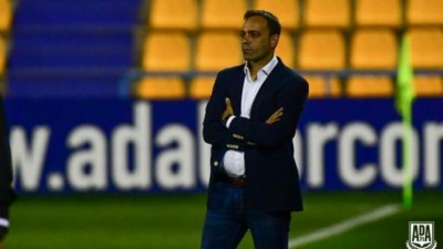 El Alcorcón destituye a Jorge Romero y firma a Fran Fernández