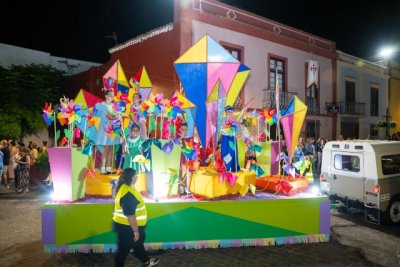 G&aacute;ldar: Abiertas la inscripciones para participar en la Cabalgata de Carrozas de las Fiestas Mayores de Santiago 2026