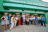 G&aacute;ldar recuerda el legado de Juan Vega Mateos con una placa conmemorativa en la entrada del Polideportivo municipal