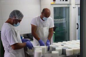 El Gobierno regional concede 1,2 millones a 23 queserías afectadas por la pandemia