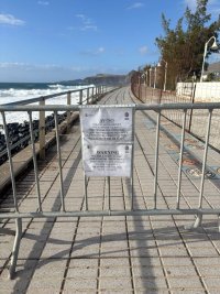 El Ayuntamiento de Agaete informa, que debido a la prealerta por fen&oacute;menos costeros, ha decidido cerrar la Avenida de los Poetas y Las Salinas