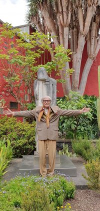 Pepe D&aacute;maso rinde homenaje a Tom&aacute;s Morales y hace entrega una de una serie de serigraf&iacute;as