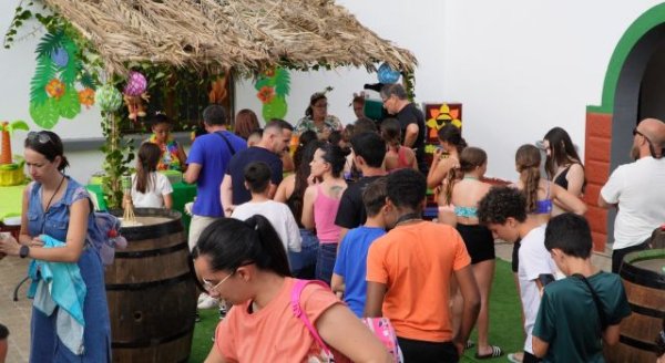 Gu&iacute;a: M&aacute;s de 500 personas dieron la bienvenida al verano en Gu&iacute;a con la Fiesta &lsquo;Aloha&rsquo;
