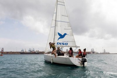 La Federaci&oacute;n Insular de Vela y la Fundaci&oacute;n DISA ponen en marcha el proyecto Vela en la Escuela