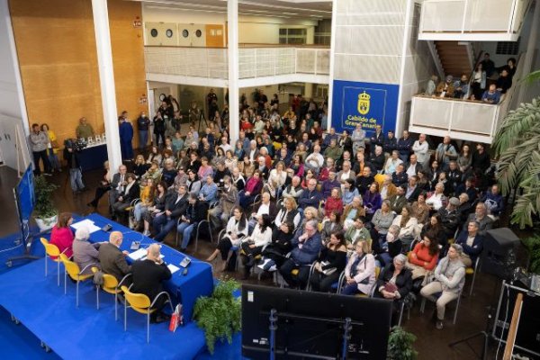 El Cabildo ratifica su compromiso de preservar la Memoria Histórica en la presentación del libro &#039;Héroes de chabola&#039; de Antonio Junco Toral