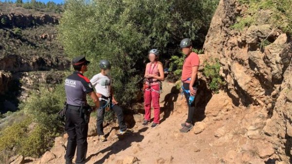 Tenerife: La Policía Canaria interviene a una mujer que ejercía de guía de montaña sin contar con la titulación necesaria
