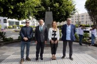 Las flores regresan al busto de Felo Monz&oacute;n en el 113 aniversario de su nacimiento