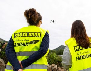 Se abre el plazo de inscripción para el curso gratuito de pilotaje de drones para mujeres rurales de &#039;FADEMUR Vuela&#039; en Galicia